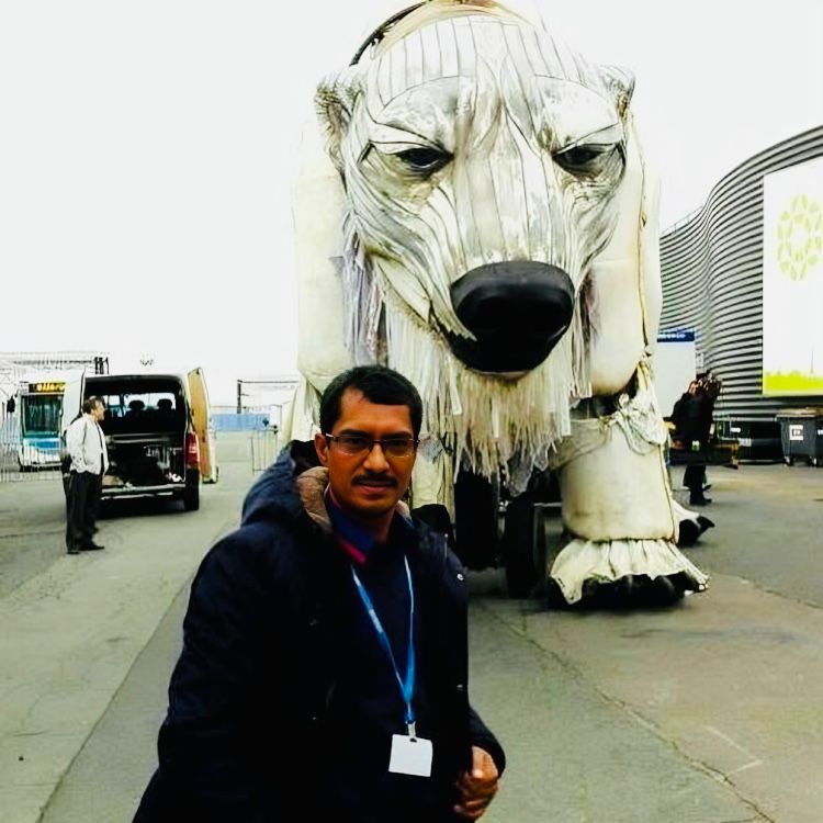 A symbolic statue was displayed at the COP-21 venue in Paris, symbolizing that if climate change is not stopped, it will turn into a giant.